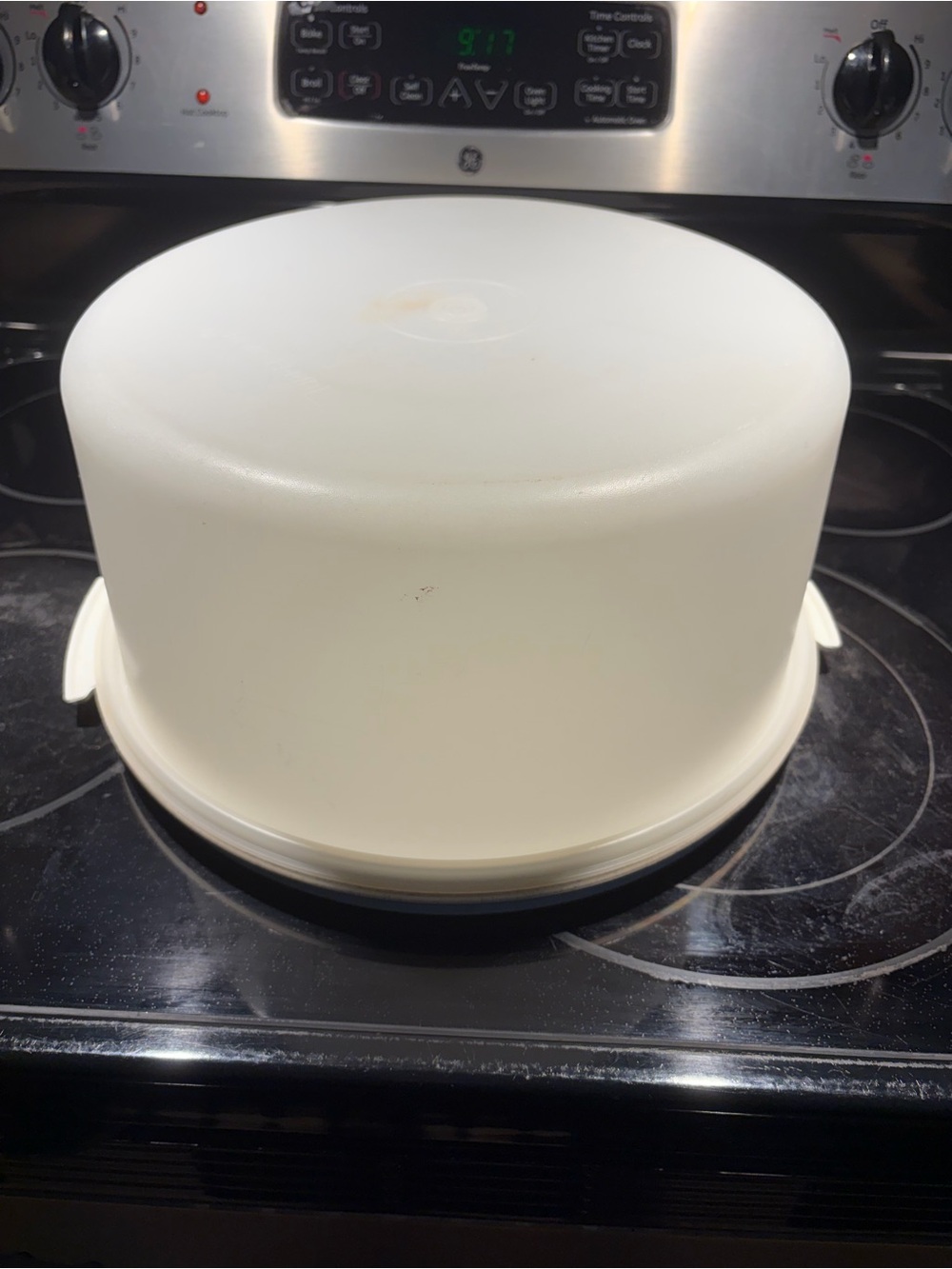 Vintage Tupperware cake holder